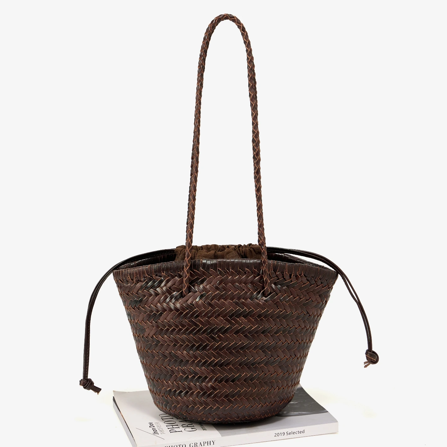 Тканая сумка-ведро ручной работы из зернистой кожи, женская роскошная дизайнерская пляжная сумка-корзина через плечо для отдыха
Тканая сумка-ведро ручной работы из зернистой кожи, женская роскошная дизайнерская пляжная сумка-корзина через плечо для отдыха