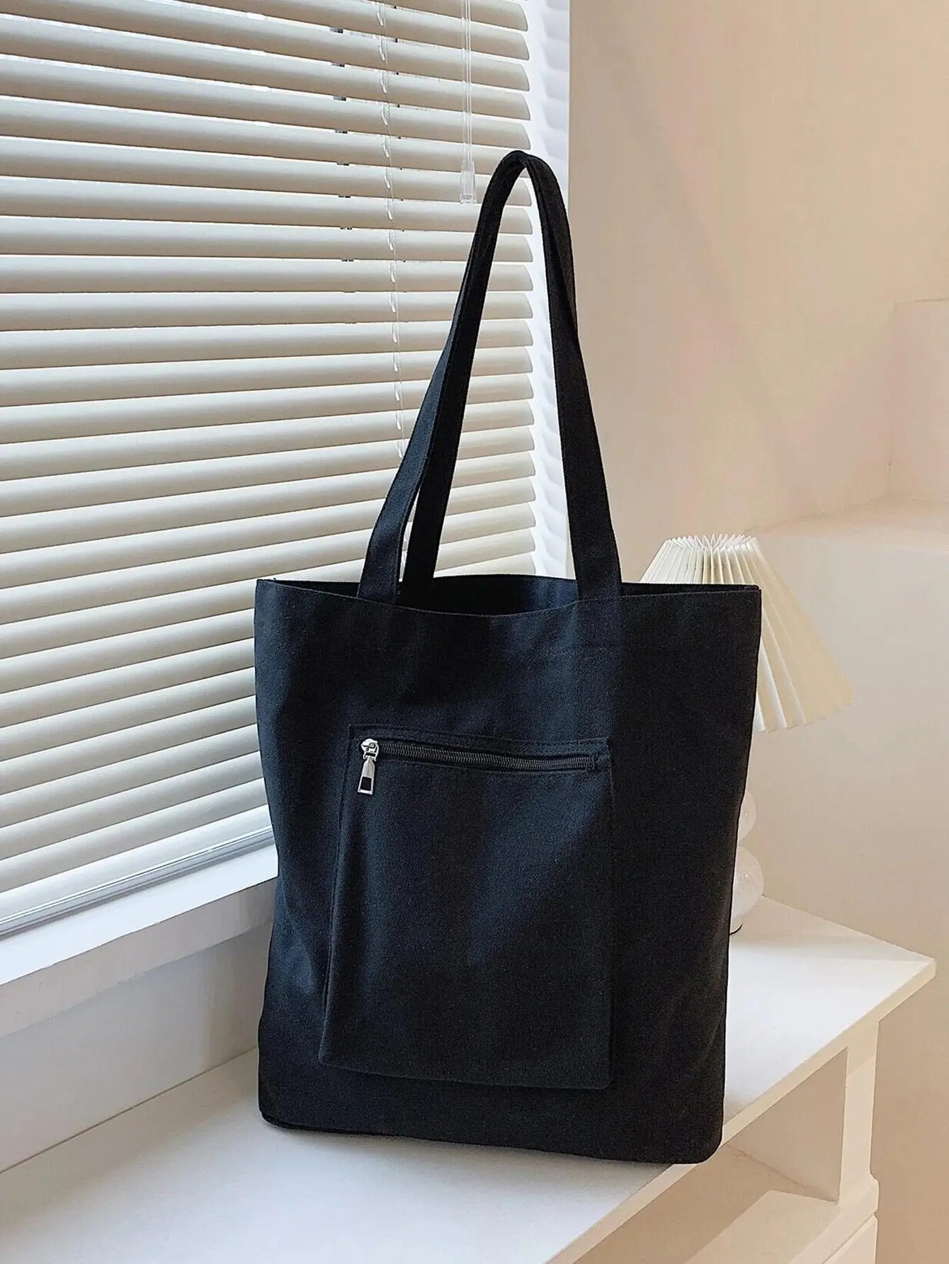 Minimalist Canvas Shopper Bag
Minimalist Canvas Shopper Bag
