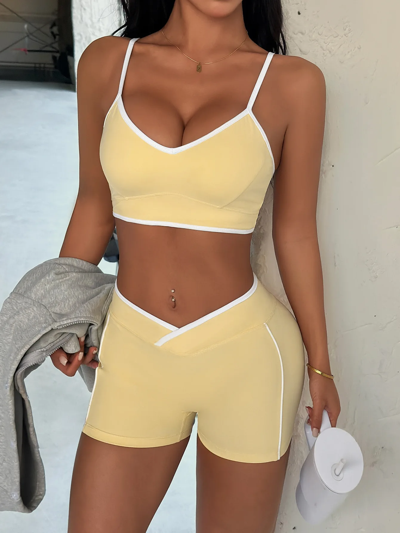 Women's Shorts Set Summer New Fashion Sexy Yoga Sports Style Color Blocked Border Deep V-Neck Tank Top Tight Shorts Sports Set
Women's Shorts Set Summer New Fashion Sexy Yoga Sports Style Color Blocked Border Deep V-Neck Tank Top Tight Shorts Sports Set