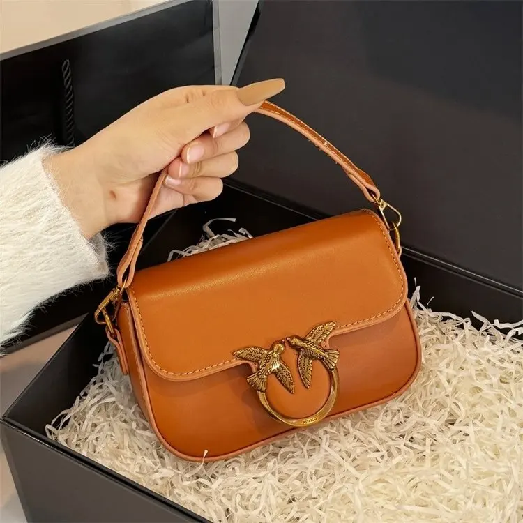 Новая модная однотонная винтажная сумка для женщин 2026 года, минималистичная и элегантная мини-квадратная сумочка, универсальная сумка через плечо/кроссбоди
Новая модная однотонная винтажная сумка для женщин 2026 года, минималистичная и элегантная мини-квадратная сумочка, универсальная сумка через плечо/кроссбоди