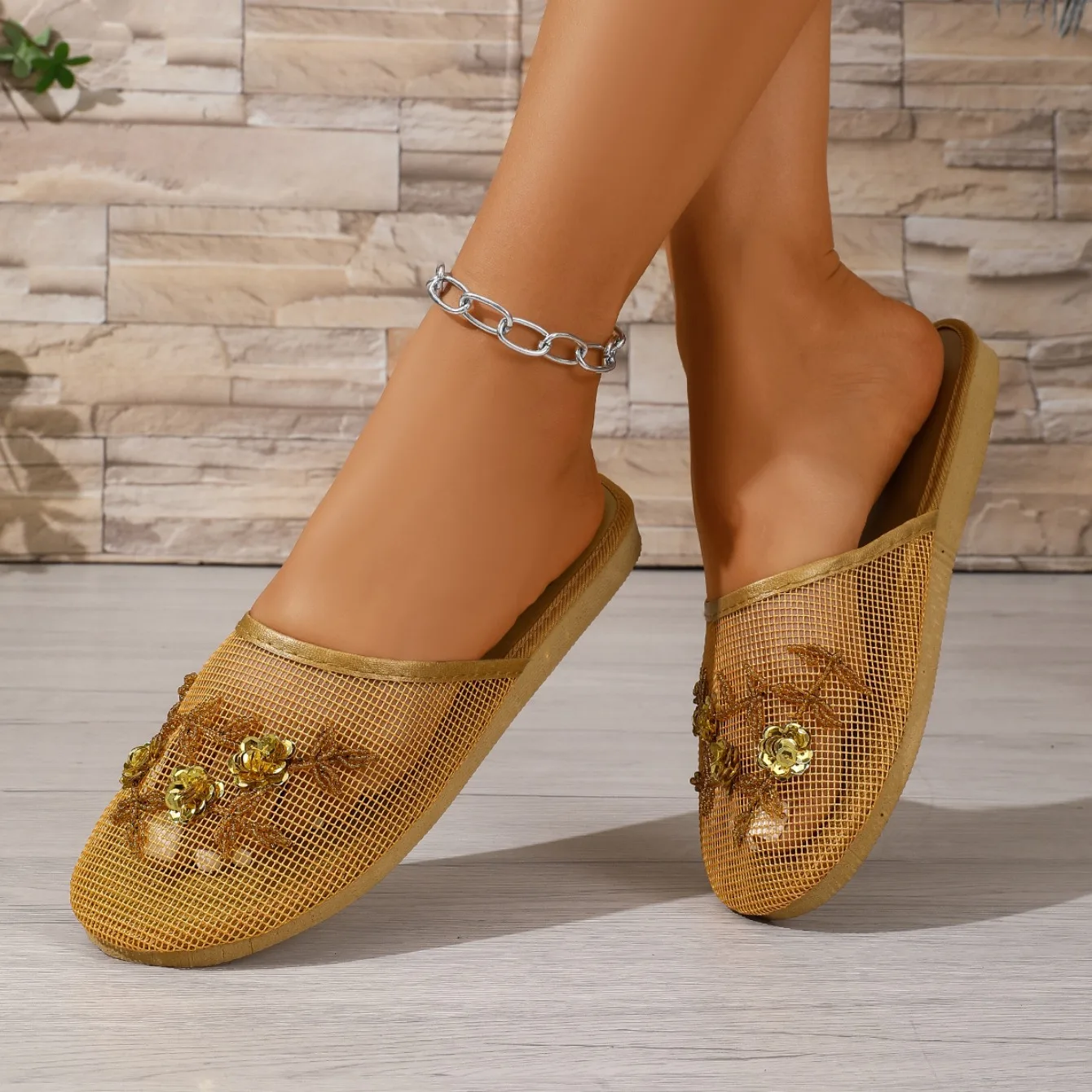 Fashion Retro Embroidery Flat Heel Sandals Summer Women Round Toe Slippers 2026 New Casual Closed Toe Comfortable Female Shoes
Fashion Retro Embroidery Flat Heel Sandals Summer Women Round Toe Slippers 2026 New Casual Closed Toe Comfortable Female Shoes