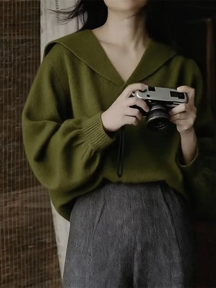 Элегантный зеленый трикотажный джемпер с V-образным вырезом для женщин, осенне-зимний, с темно-синим воротником, базовый топ в корейском стиле, свободного кроя, с длинным рукавом
Элегантный зеленый трикотажный джемпер с V-образным вырезом для женщин, осенне-зимний, с темно-синим воротником, базовый топ в корейском стиле, свободного кроя, с длинным рукавом