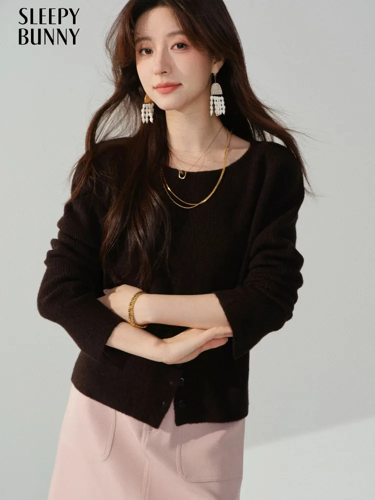 Wool Knit Crew Neck Slim Fit Split Hem Sweater Soft Stretch Pullover Women Short Casual Knit Top Autumn Minimalist Outfit Layer
Wool Knit Crew Neck Slim Fit Split Hem Sweater Soft Stretch Pullover Women Short Casual Knit Top Autumn Minimalist Outfit Layer