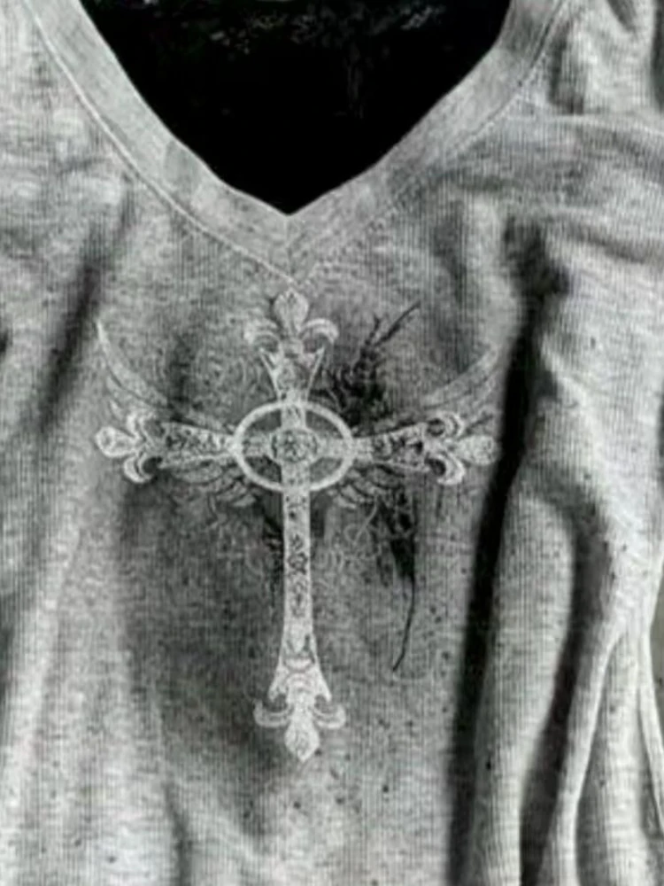 Aesthetic Vintage Cross Print V-neck T-Shirts Women's Autumn Gothic Long Sleeve Subculture Tops Grey Y2k Gothic Slim Clothes New 
Aesthetic Vintage Cross Print V-neck T-Shirts Women's Autumn Gothic Long Sleeve Subculture Tops Grey Y2k Gothic Slim Clothes New