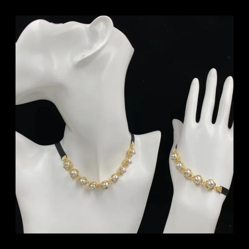 Dijia Xiaoxiangfeng Light, роскошный простой высококачественный нишевый дизайн, модный универсальный комплект с буквами 2024, комплект
Dijia Xiaoxiangfeng Light, роскошный простой высококачественный нишевый дизайн, модный универсальный комплект с буквами 2024, комплект