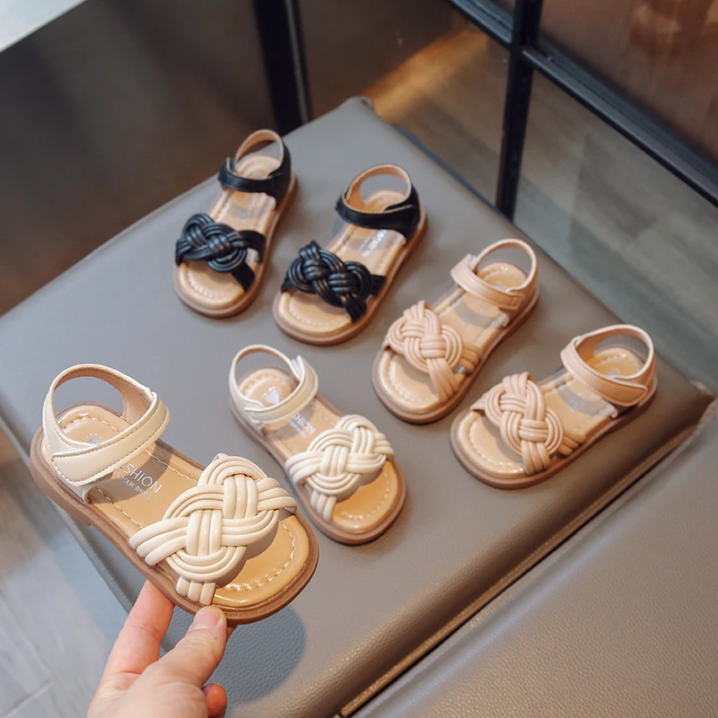 Little girl princess sandals for summer 2026 baby beach shoes fashionable children's soft sole toe-showing shoes
Little girl princess sandals for summer 2026 baby beach shoes fashionable children's soft sole toe-showing shoes