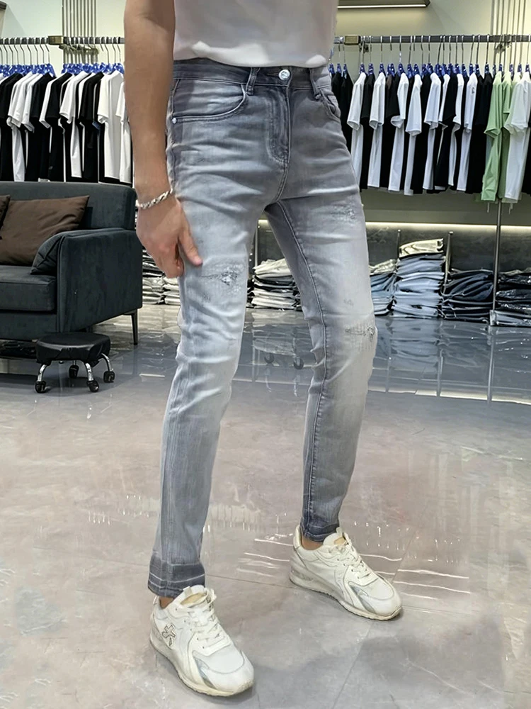Light Wash Men's Jeans 2026 New Style Trendy Simple Scraped Slim Fit Long Pants Cotton Urban Fashion Straight Leg Jeans
Light Wash Men's Jeans 2026 New Style Trendy Simple Scraped Slim Fit Long Pants Cotton Urban Fashion Straight Leg Jeans