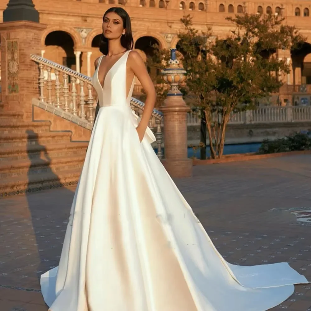 New Arrival Wedding Dress V-Neck Lace Appliques Sleevesless Court Train A-Line Bride Gown Bridal Dress vestidos de novia
New Arrival Wedding Dress V-Neck Lace Appliques Sleevesless Court Train A-Line Bride Gown Bridal Dress vestidos de novia
