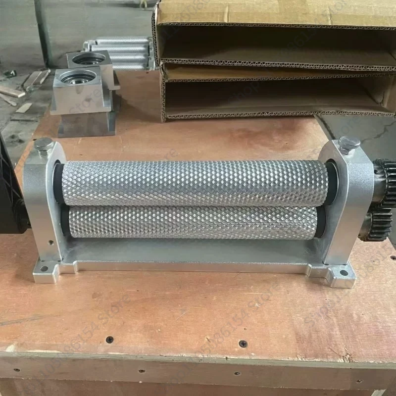 Manual nest machine, Italian bee nest production equipment, beeswax flattening printing, bee nest production tools
Manual nest machine, Italian bee nest production equipment, beeswax flattening printing, bee nest production tools