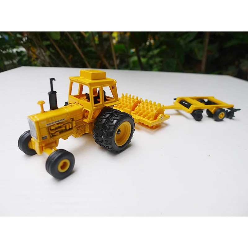 ERTL литой под давлением масштаб 1:64, международный трактор 21456, модель автомобиля из сплава, коллекция статических дисплеев, подарочное украшение для мальчика
ERTL литой под давлением масштаб 1:64, международный трактор 21456, модель автомобиля из сплава, коллекция статических дисплеев, подарочное украшение для мальчика