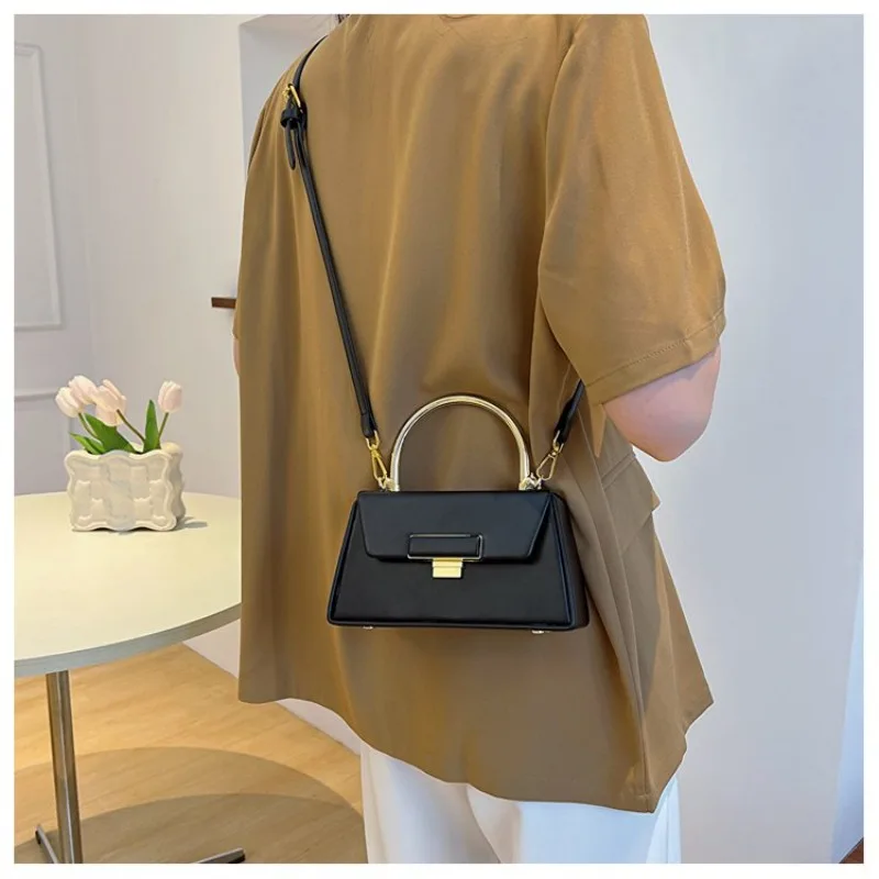 Детская кожаная сумка для подгузников в классическом парижском стиле, винтажная, высококачественная, повседневная, через плечо, удобная для мам с детьми
Детская кожаная сумка для подгузников в классическом парижском стиле, винтажная, высококачественная, повседневная, через плечо, удобная для мам с детьми