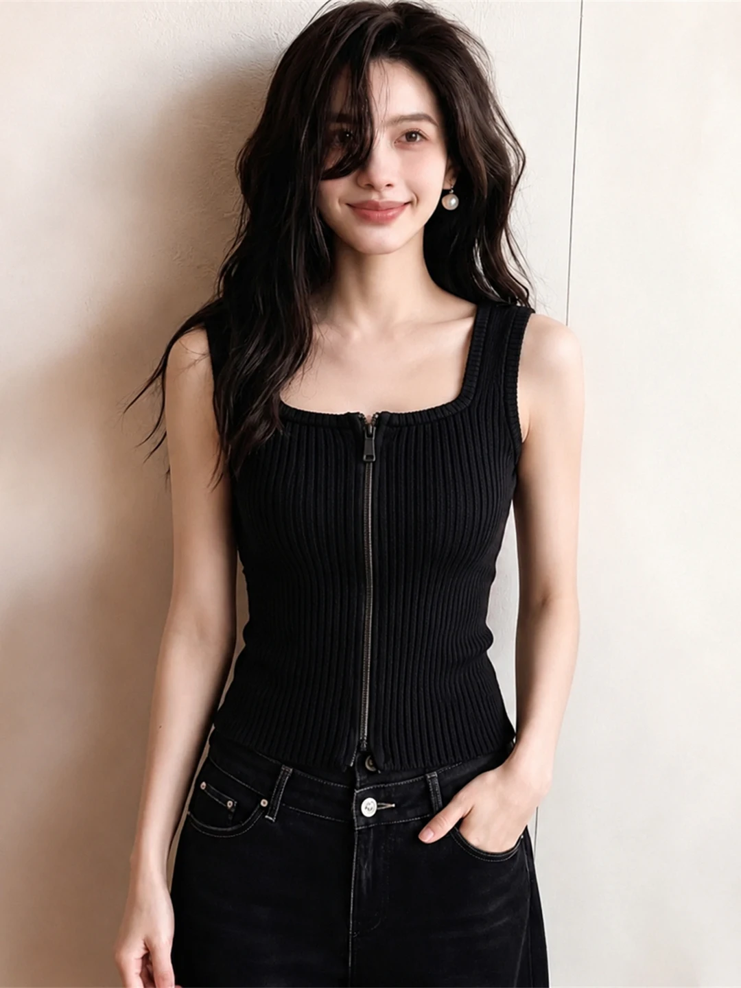 Elegant Knitted Ice Silk Zipper Sleeveless Vest Unique Women's Fashion Summer Top Commute Style Straight Cut Korean Version
Elegant Knitted Ice Silk Zipper Sleeveless Vest Unique Women's Fashion Summer Top Commute Style Straight Cut Korean Version