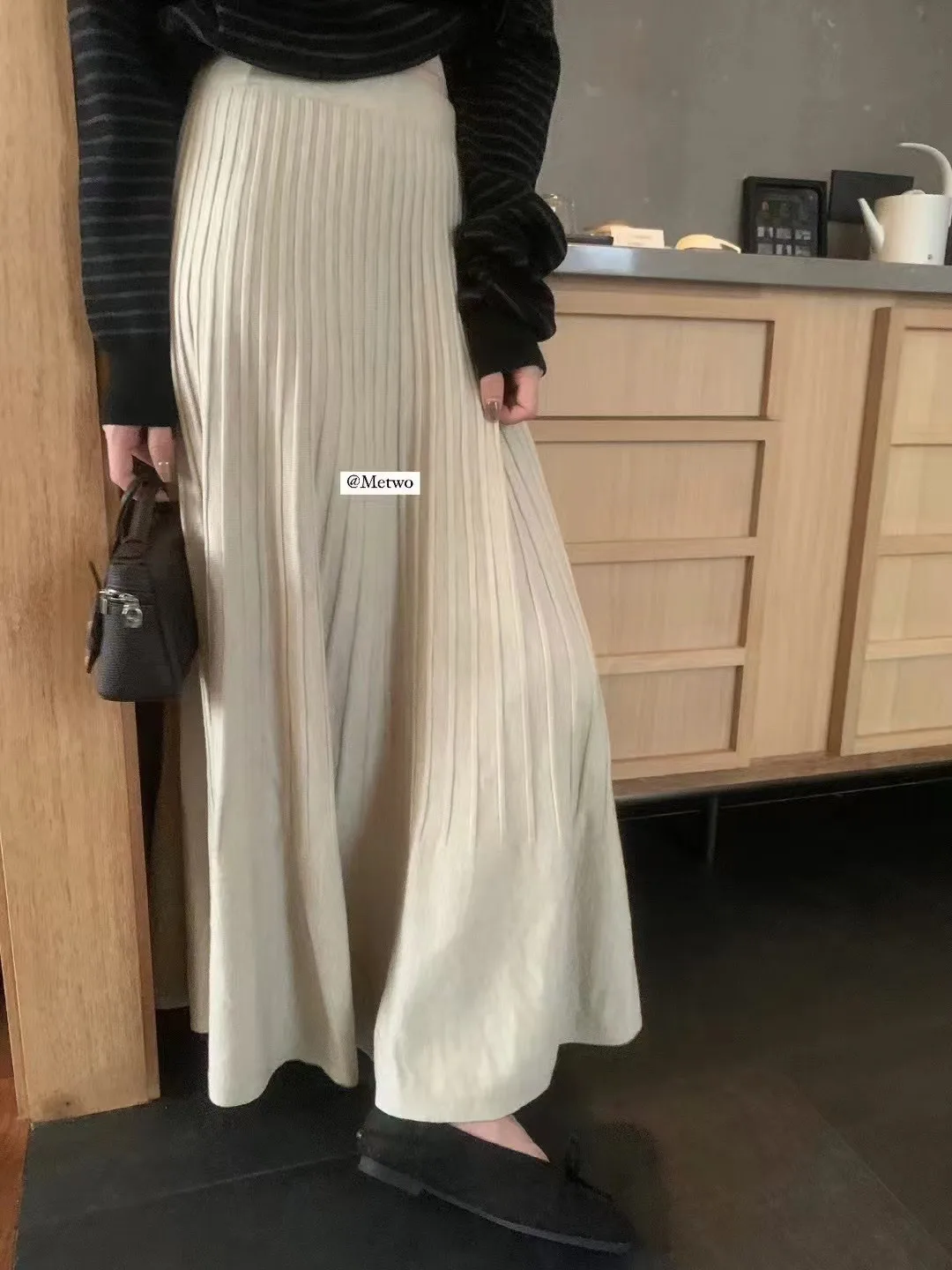 High Waist Pleated Knitted A-Line Skirt Women's Autumn Winter Faion Slimming Casual Korean Sle Long f-length Skirt
High Waist Pleated Knitted A-Line Skirt Women's Autumn Winter Faion Slimming Casual Korean Sle Long f-length Skirt