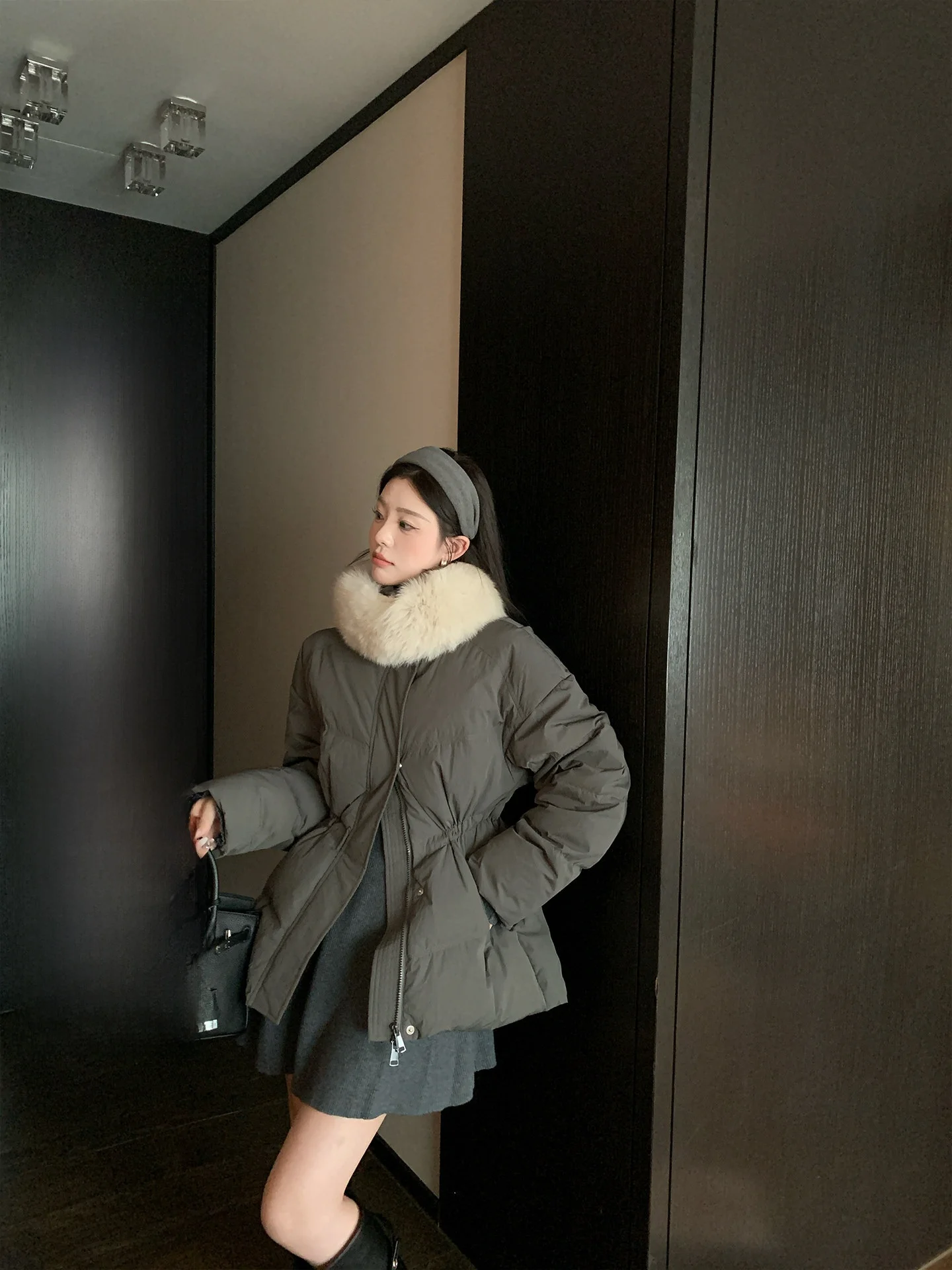 Зимняя женская куртка-пуховик Nora Studio в корейском стиле с отстегивающимся меховым воротником, белая, свободного кроя, с длинными рукавами, новинка
Зимняя женская куртка-пуховик Nora Studio в корейском стиле с отстегивающимся меховым воротником, белая, свободного кроя, с длинными рукавами, новинка