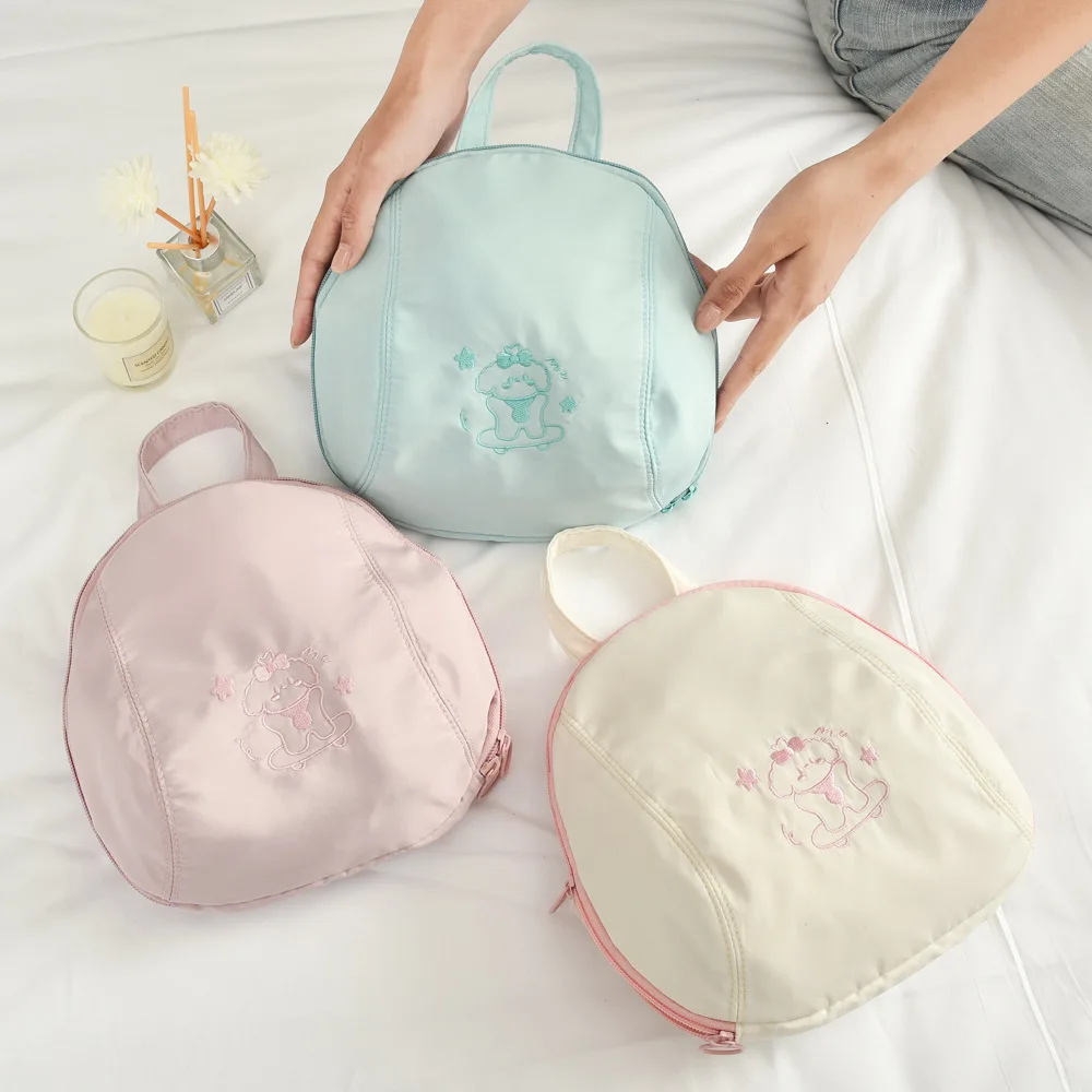 Underwear storage bag, a must for travel, portable close-fitting clothing bag, socks, underwear, bra, storage bag.
Underwear storage bag, a must for travel, portable close-fitting clothing bag, socks, underwear, bra, storage bag.
