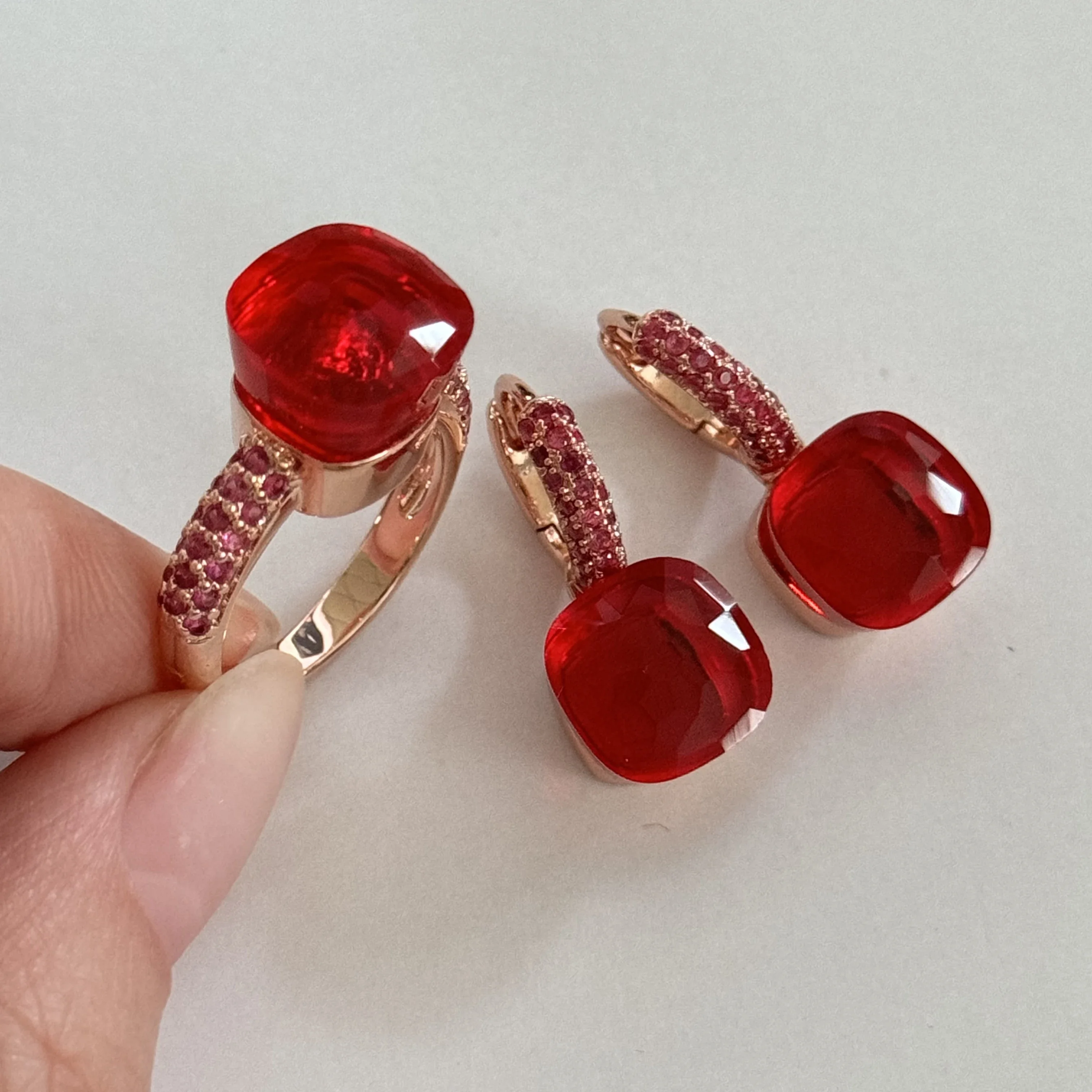 2Pcs Classic Women Jewelry Set Ring Earrings Inlay Plated Red Zircon Candy Color Crystal Jewelry Set Holiday Birthday Gift
2Pcs Classic Women Jewelry Set Ring Earrings Inlay Plated Red Zircon Candy Color Crystal Jewelry Set Holiday Birthday Gift
