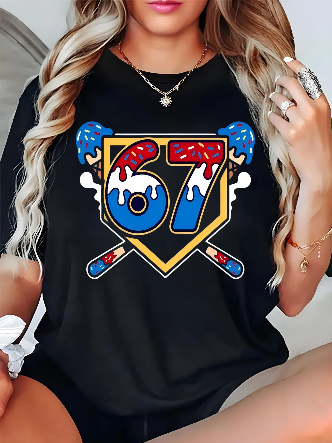 Женская черная бейсбольная футболка с принтом 67, скрещенными летучими мышами, повседневная свободная посадка, спортивный стиль для женщин
Женская черная бейсбольная футболка с принтом 67, скрещенными летучими мышами, повседневная свободная посадка, спортивный стиль для женщин