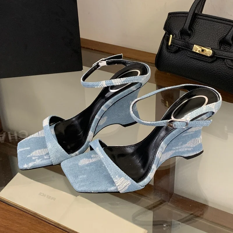 Eilyken New Design Denim Wedges High Heels Women Slippers Fashion Summer Buckle Strap Square Toe Party Slide Shoes
Eilyken New Design Denim Wedges High Heels Women Slippers Fashion Summer Buckle Strap Square Toe Party Slide Shoes
