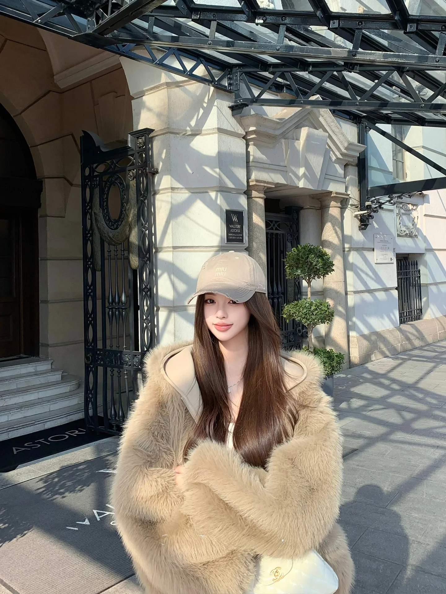Thickened Environmental Protection Zipper Fur Coat Women's Short Style Long Sleeve Polyester Fiber Coat with Hat Kaki Color
Thickened Environmental Protection Zipper Fur Coat Women's Short Style Long Sleeve Polyester Fiber Coat with Hat Kaki Color