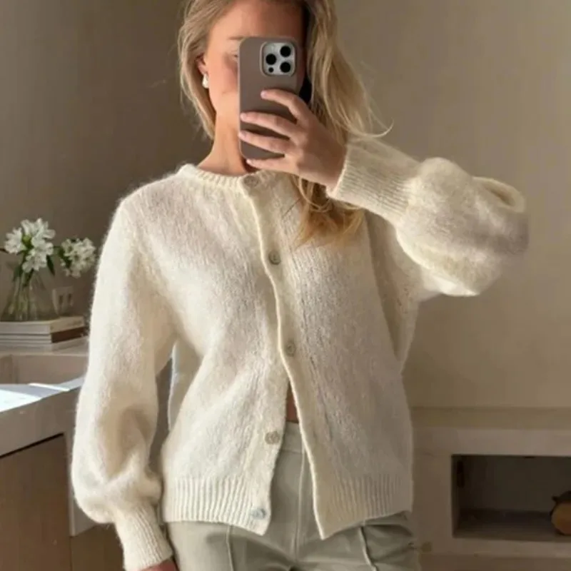 Tuularose Women Autumn Knitted Cardigan Fashion Solid Casual Button Knit Top Basic Office Lady Streetwear 2025 New Women Sweater
Tuularose Women Autumn Knitted Cardigan Fashion Solid Casual Button Knit Top Basic Office Lady Streetwear 2025 New Women Sweater