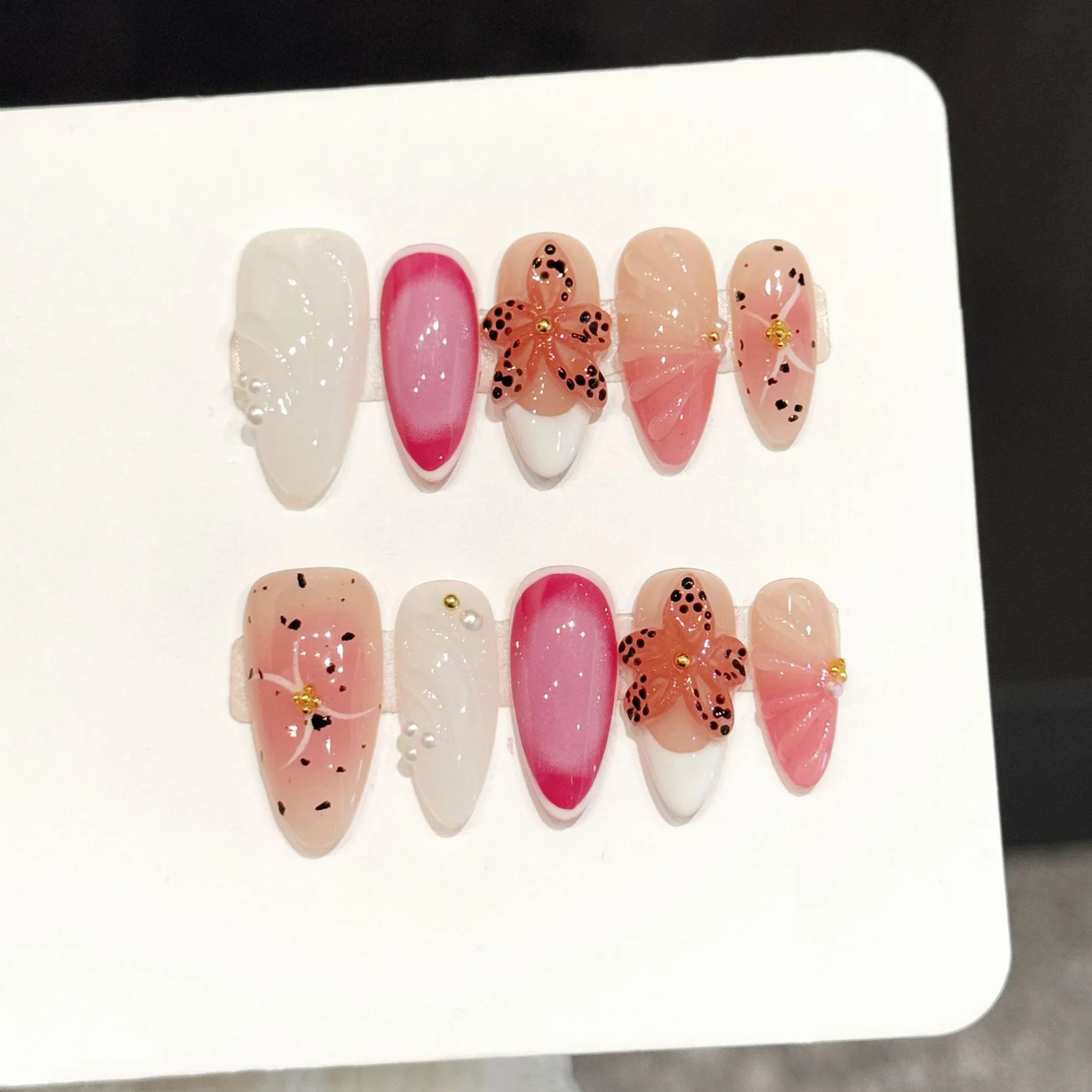 10Pcs Handmade White French Press on Nails with 3D Petals Decor Sweet Cool False Nail Tips European Fashion Fake Nail Patches
10Pcs Handmade White French Press on Nails with 3D Petals Decor Sweet Cool False Nail Tips European Fashion Fake Nail Patches