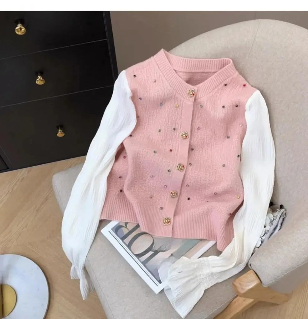 Women's Knitted Splicing Shirt Sleeves Fashion Versatile Top Spring Sparkling 3D Small Diamond Bead Sweater
Women's Knitted Splicing Shirt Sleeves Fashion Versatile Top Spring Sparkling 3D Small Diamond Bead Sweater