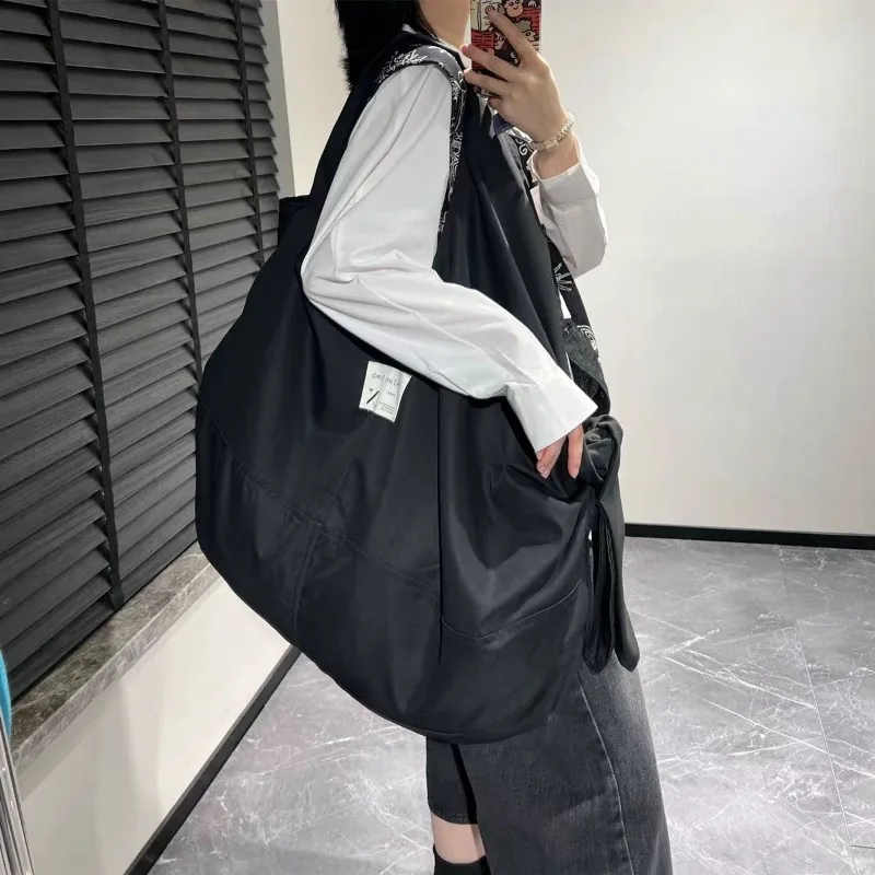 One side knotted large cloth bag Letter label Large capacity Lazy wind One shoulder Large bag handbags
One side knotted large cloth bag Letter label Large capacity Lazy wind One shoulder Large bag handbags