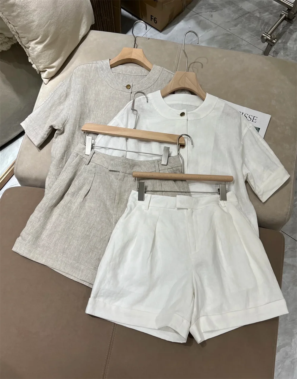 Summer Women's 2-Piece Set 100 linen Crew-Neck Short-Sleeve Shirt with High-Waisted Slim Shorts Suit
Summer Women's 2-Piece Set 100 linen Crew-Neck Short-Sleeve Shirt with High-Waisted Slim Shorts Suit