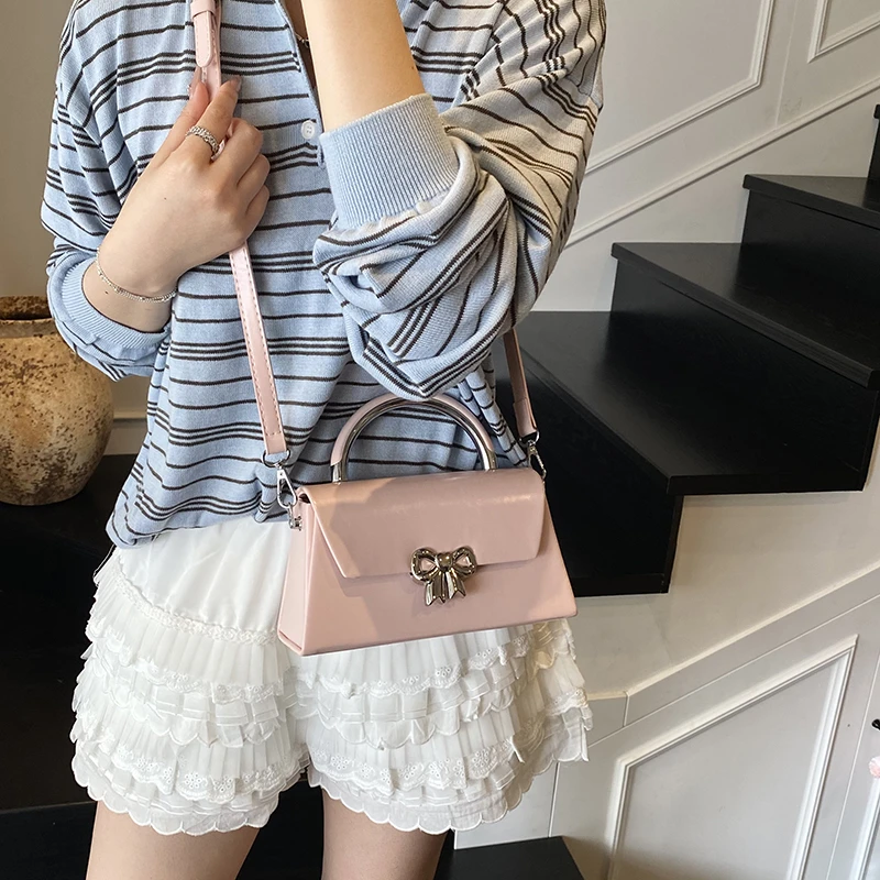 Elegant Leather Classic Designer Paris Fashion Large Capacity Tote Bag Solid Color Luxury Women Messenger Purse
Elegant Leather Classic Designer Paris Fashion Large Capacity Tote Bag Solid Color Luxury Women Messenger Purse