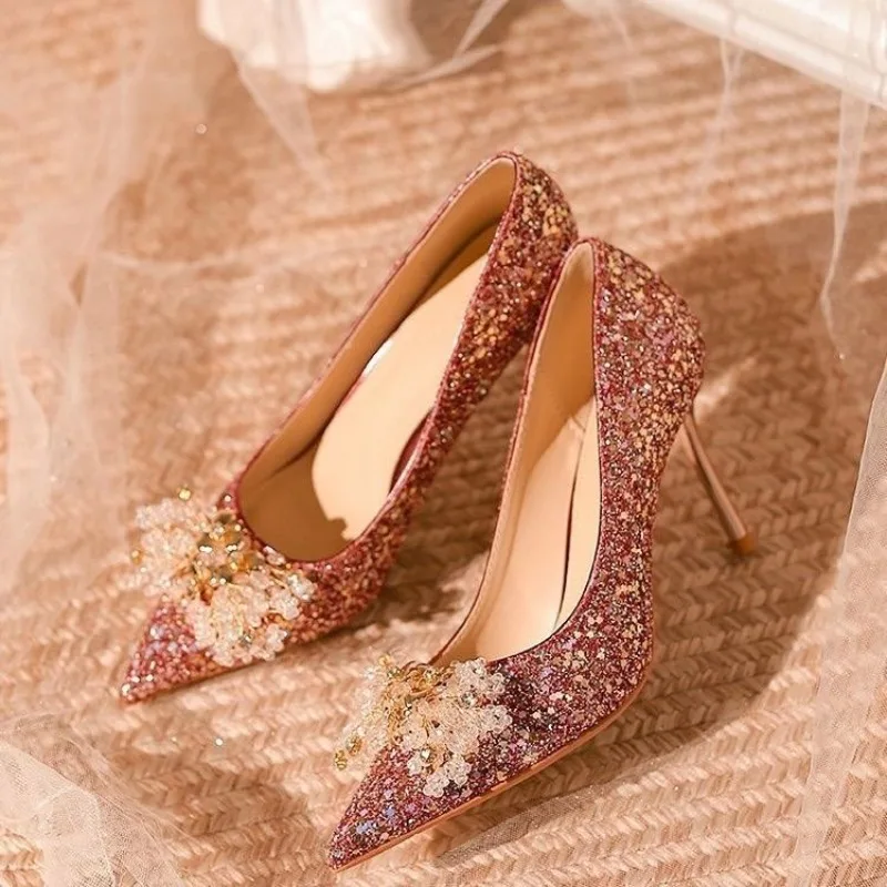 Women's Fashion Slim Heel Shoes Fall New Pointy Head Shallow Mouth Sequin Cloth Flower Slip-on High-heeled Wedding Shoes
Women's Fashion Slim Heel Shoes Fall New Pointy Head Shallow Mouth Sequin Cloth Flower Slip-on High-heeled Wedding Shoes