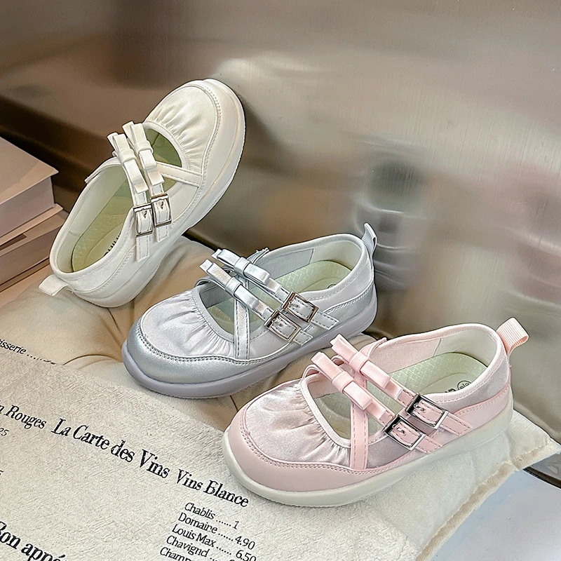 New Children's Casual Sports Shoes Spring and Autumn Style Girls' Bow Single-color Fashion Pleated Flat Shoes Simple and Trendy
New Children's Casual Sports Shoes Spring and Autumn Style Girls' Bow Single-color Fashion Pleated Flat Shoes Simple and Trendy