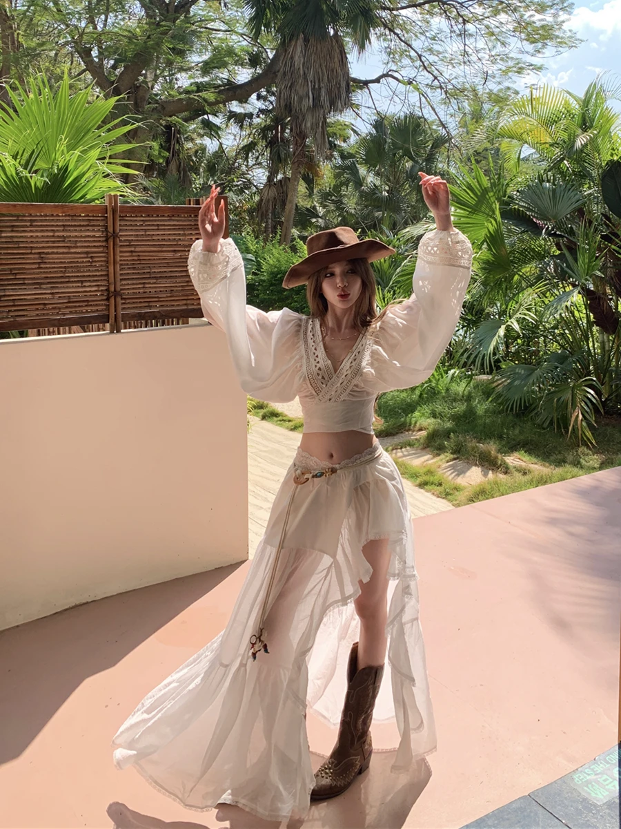 Vacation Style Lace Hollow out Long Sleeve V-Neck Shirt Women Summer Waist Belt Half Skirt Three Piece Set Fashionable Commute
Vacation Style Lace Hollow out Long Sleeve V-Neck Shirt Women Summer Waist Belt Half Skirt Three Piece Set Fashionable Commute
