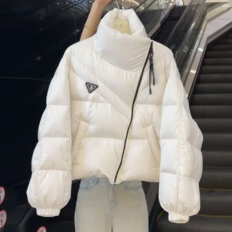 Winter Coat Female 2025 New Short Korean Style Design Loose Stand-Up Collar Long Sleeves Thick Warm Cotton-Padded Jacket Women
Winter Coat Female 2025 New Short Korean Style Design Loose Stand-Up Collar Long Sleeves Thick Warm Cotton-Padded Jacket Women