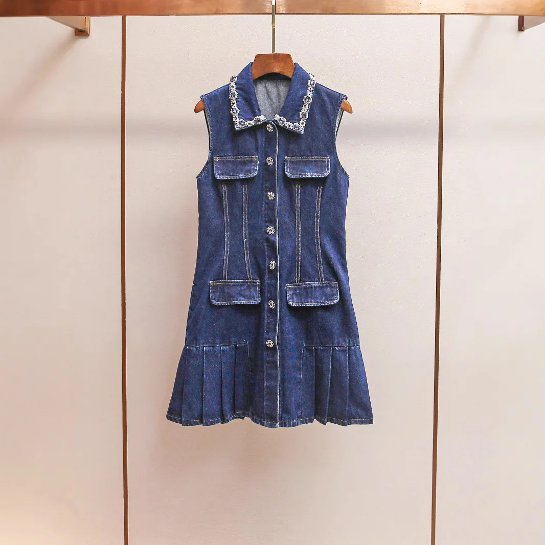 Spring Summer New Style Simple Mature Pearl Button Stand Collar Sleeveless Single Button Pleated Denim Dress Women's High Wai...
Spring Summer New Style Simple Mature Pearl Button Stand Collar Sleeveless Single Button Pleated Denim Dress Women's High Wai...