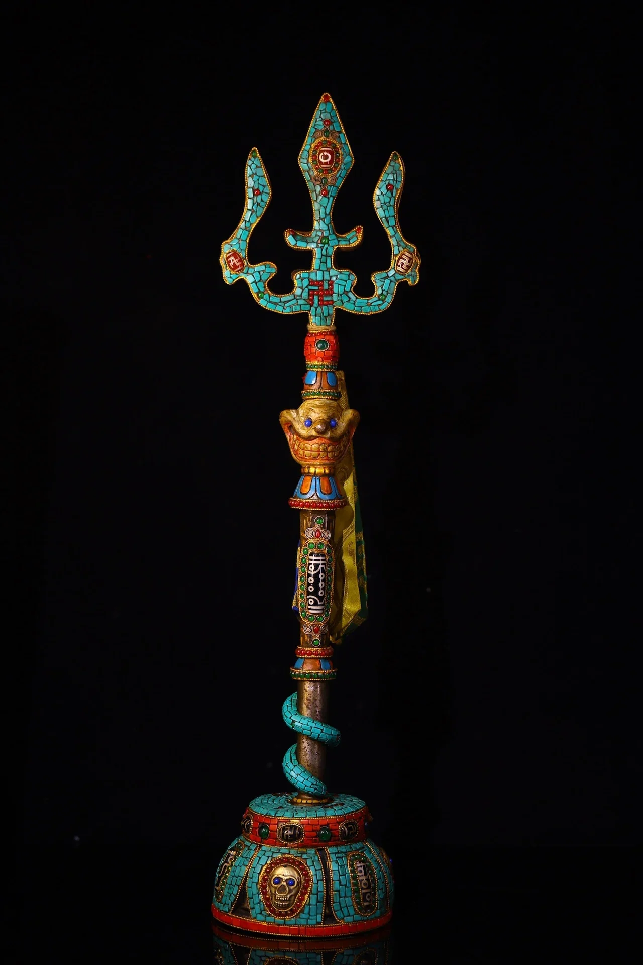 22"Tibetan Temple Collection Old Tiantie Mosaic Gem Turquoise Shell Skull Fork Shape Vajra Phurpa Amulet Base Worship Hall
22"Tibetan Temple Collection Old Tiantie Mosaic Gem Turquoise Shell Skull Fork Shape Vajra Phurpa Amulet Base Worship Hall