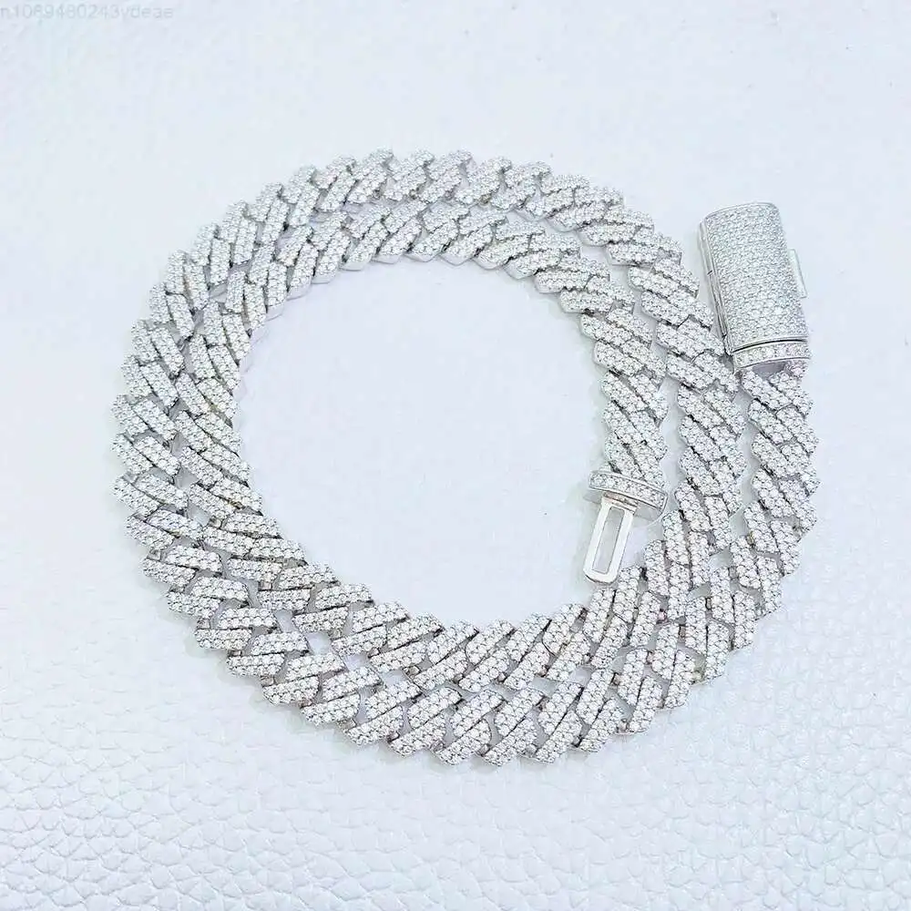 Hip Hop Iced Out Moissanite Diamond Customized Moissanite Cuban link chain plated chain silver round circle chain necklace
Hip Hop Iced Out Moissanite Diamond Customized Moissanite Cuban link chain plated chain silver round circle chain necklace