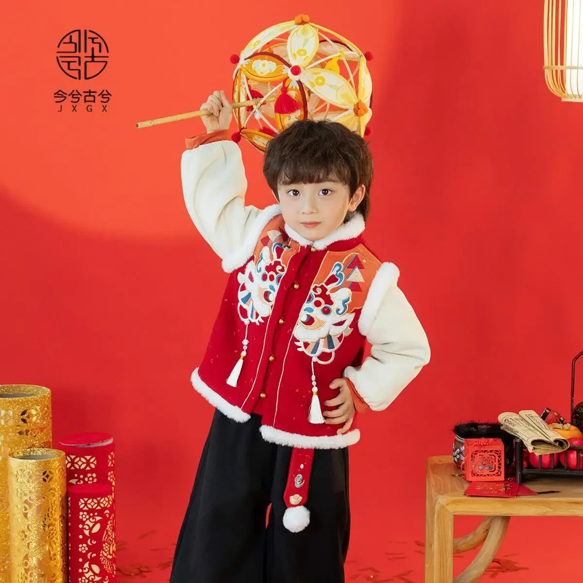 Hanfu boys' winter clothing new boys' baby antique Tang clothing thickened top Chinese New Year's clothing
Hanfu boys' winter clothing new boys' baby antique Tang clothing thickened top Chinese New Year's clothing