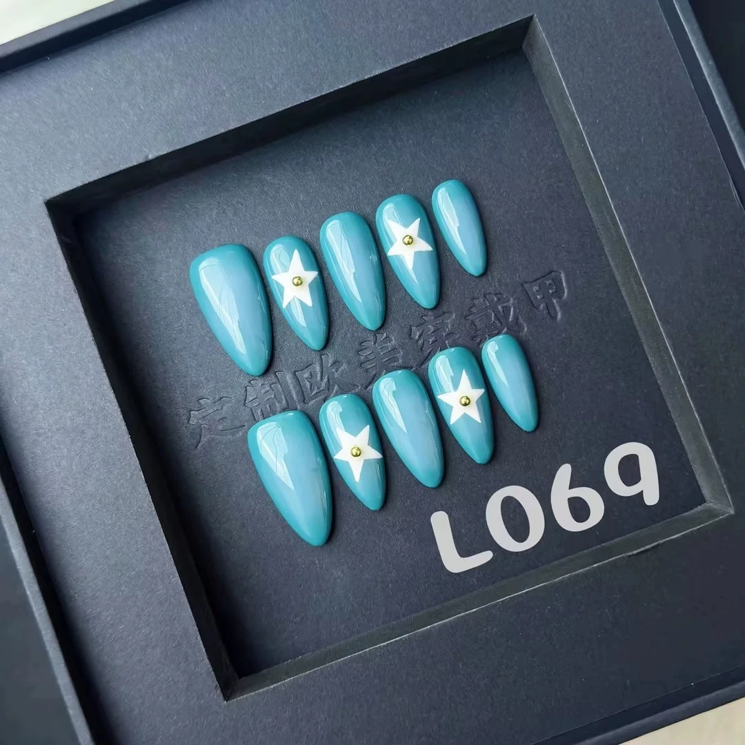 Handmade Press On Nails Sky Blue Y2K Fake Nails Long Removable Almond White Star Manicure False Nails Golden Bead Decor 10pcs
Handmade Press On Nails Sky Blue Y2K Fake Nails Long Removable Almond White Star Manicure False Nails Golden Bead Decor 10pcs