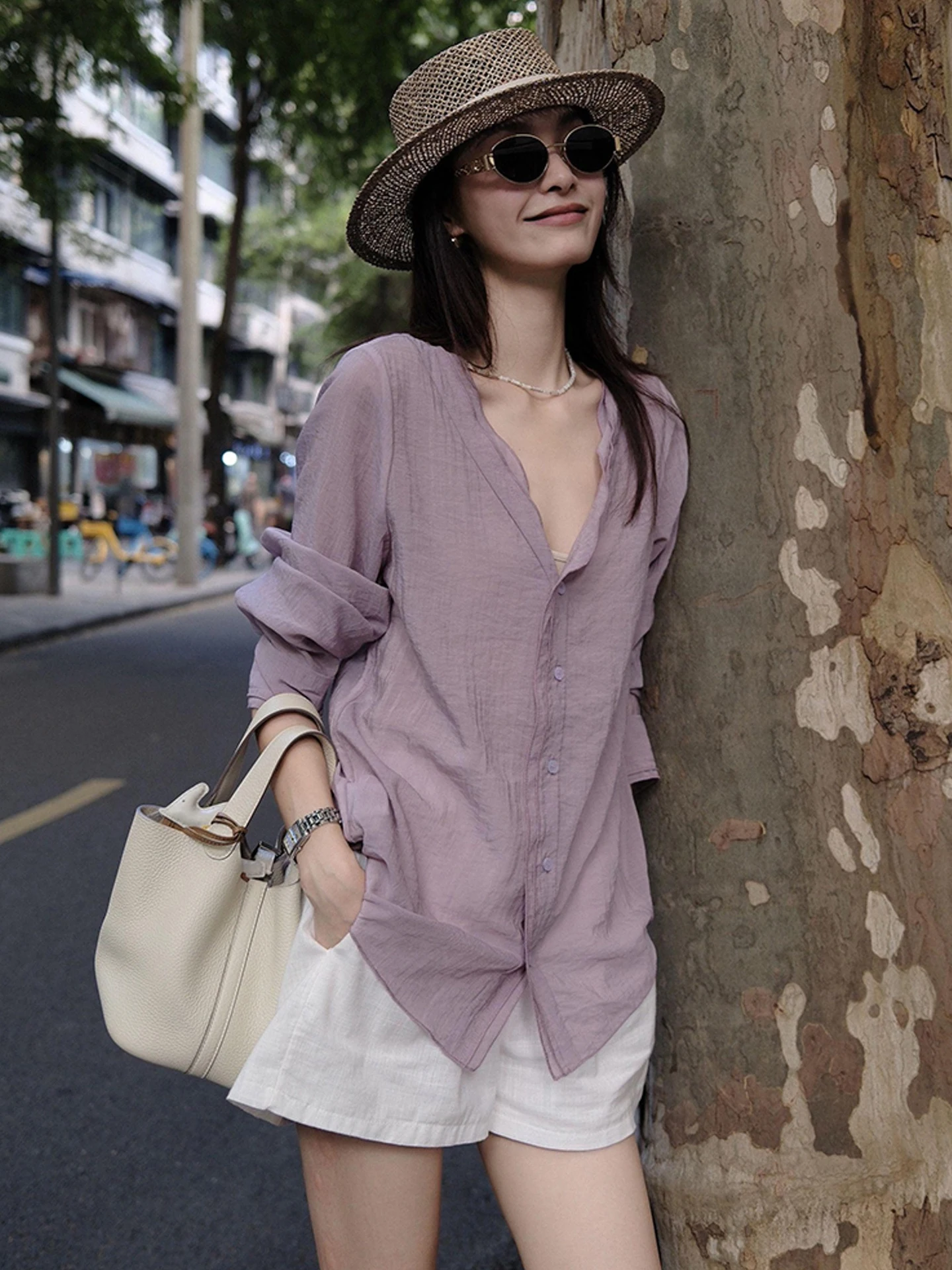 Ele V-Ne Long Sve Women's irt Faionable Korean Sle Commute Straight Cut Silk Top Summer New Arrival
Ele V-Ne Long Sve Women's irt Faionable Korean Sle Commute Straight Cut Silk Top Summer New Arrival