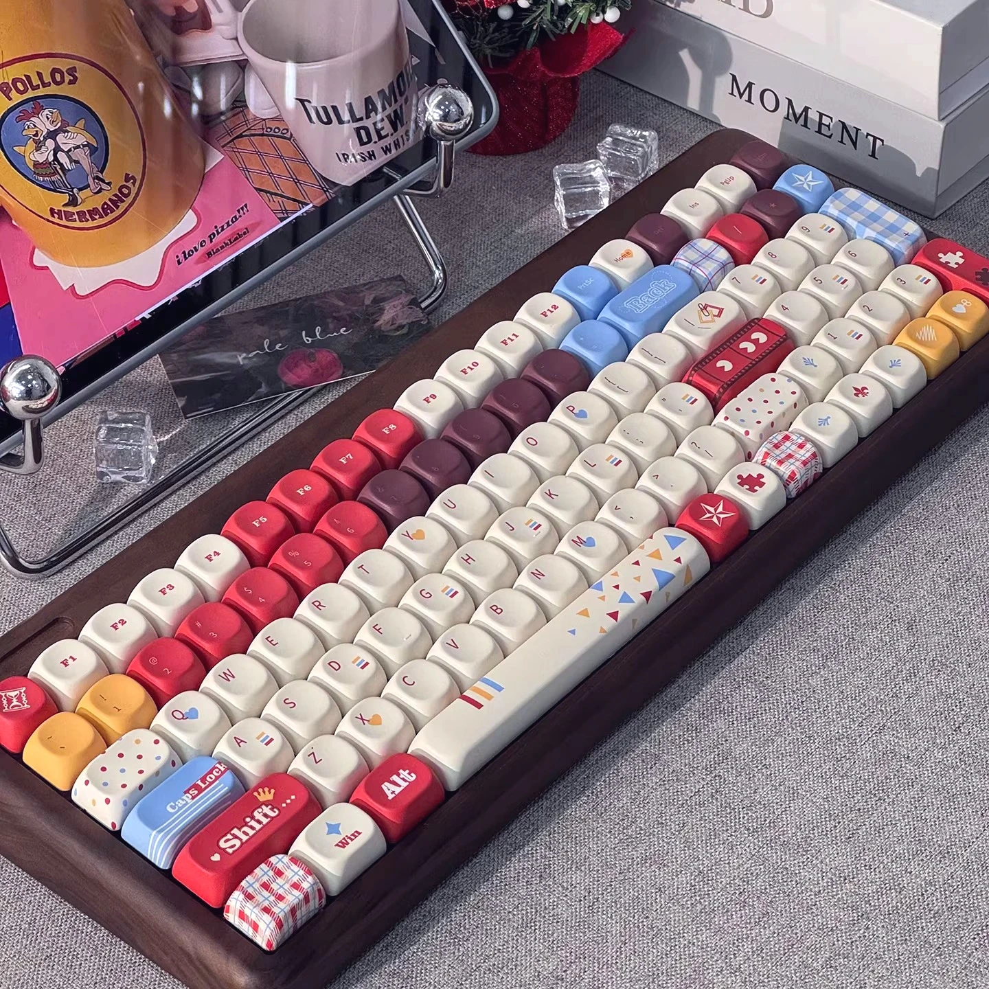 Колпачки для клавиш MAIMOOO, красные, желтые, синие, в стиле ретро, красные, рождественская тема, Moa Pbt, милые колпачки для клавиатуры для Aula F75/F87/F99/F87 Pro
Колпачки для клавиш MAIMOOO, красные, желтые, синие, в стиле ретро, красные, рождественская тема, Moa Pbt, милые колпачки для клавиатуры для Aula F75/F87/F99/F87 Pro