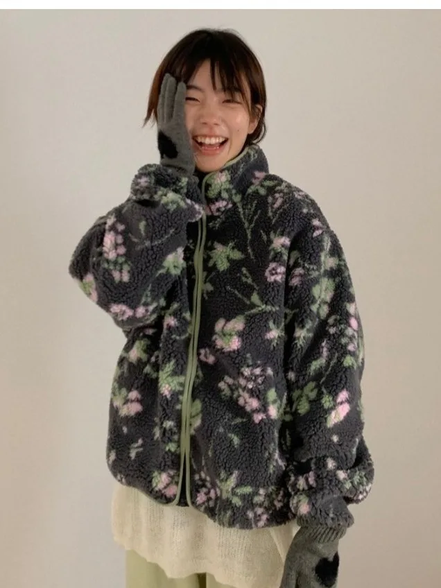 Новая зимняя женская теплая хлопковая куртка из овечьего вельвета с милым принтом, модная, укороченная, уютная одежда из хлопка.
Новая зимняя женская теплая хлопковая куртка из овечьего вельвета с милым принтом, модная, укороченная, уютная одежда из хлопка.