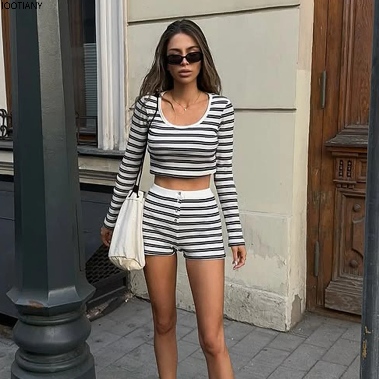 American Striped Short Navel-baring Long-sleeved Top Low-waist Shorts Suit Women's Autumn Casual Hot Girl Women's Clothing 2025
American Striped Short Navel-baring Long-sleeved Top Low-waist Shorts Suit Women's Autumn Casual Hot Girl Women's Clothing 2025