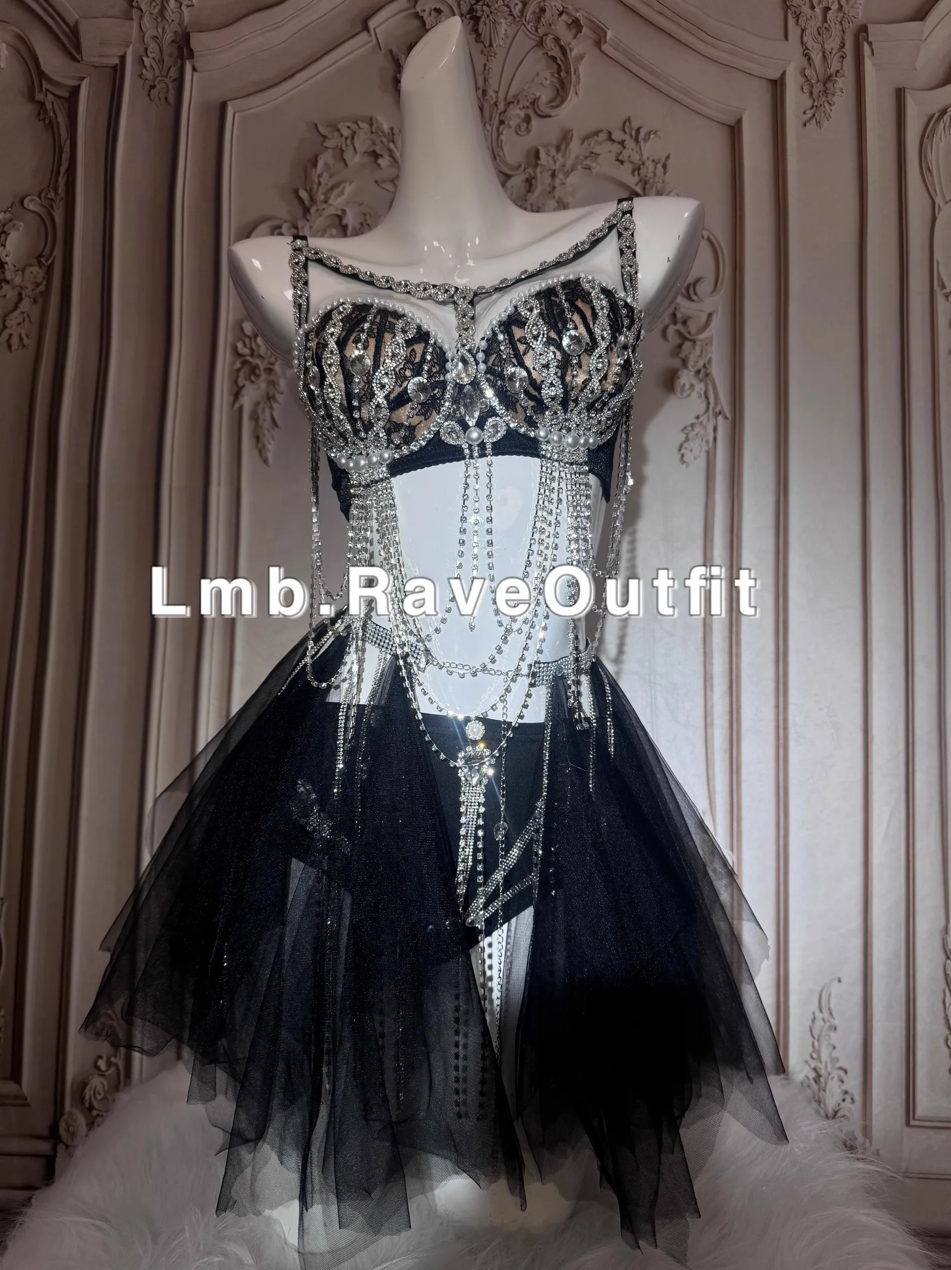 Luxury Lace Pearl Tassel Bikini Outfit Mesh Dress Set Sexy Diamond Electronic Syllable Dance Singer Stage Party Rave Stage Wear
Luxury Lace Pearl Tassel Bikini Outfit Mesh Dress Set Sexy Diamond Electronic Syllable Dance Singer Stage Party Rave Stage Wear