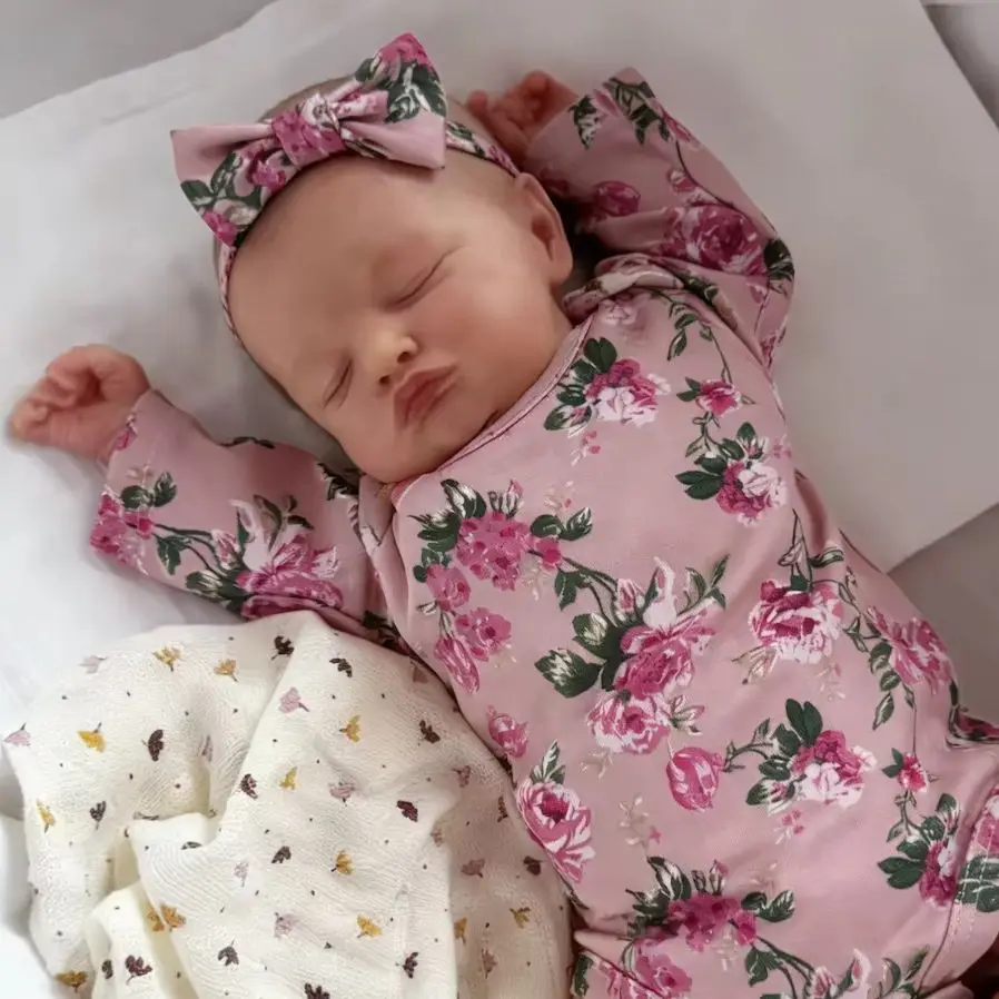 18 Inch Lifelike Reborn Baby Doll Rosalie Handmade Cloth Body 3D Painted Skin Tone Visible Veins Doll Birthday Christmas Gift
18 Inch Lifelike Reborn Baby Doll Rosalie Handmade Cloth Body 3D Painted Skin Tone Visible Veins Doll Birthday Christmas Gift