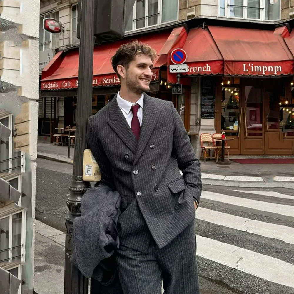Elegant Grey Stripes Men's Suits 2 Pieces Jacket Pant Sets High Quality Double Breasted Peak Lapel Male Casual Business Clothing
Elegant Grey Stripes Men's Suits 2 Pieces Jacket Pant Sets High Quality Double Breasted Peak Lapel Male Casual Business Clothing