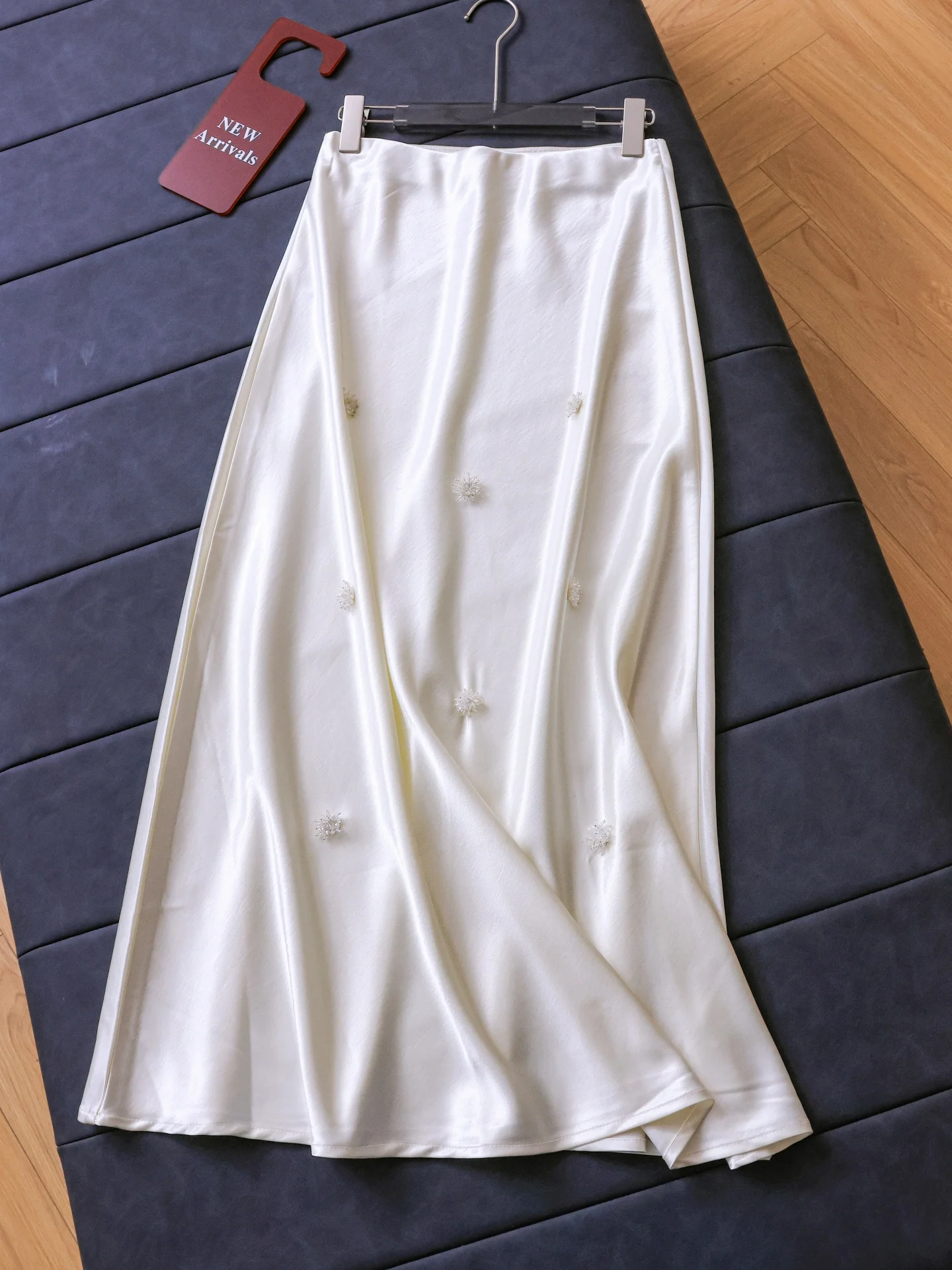 Handcrafted Heavy Embroidery High Waist Slimming Drapey Silk Long Skirt Elegant Women's Midi Skirt A-Line Skirt Polyester Fiber
Handcrafted Heavy Embroidery High Waist Slimming Drapey Silk Long Skirt Elegant Women's Midi Skirt A-Line Skirt Polyester Fiber