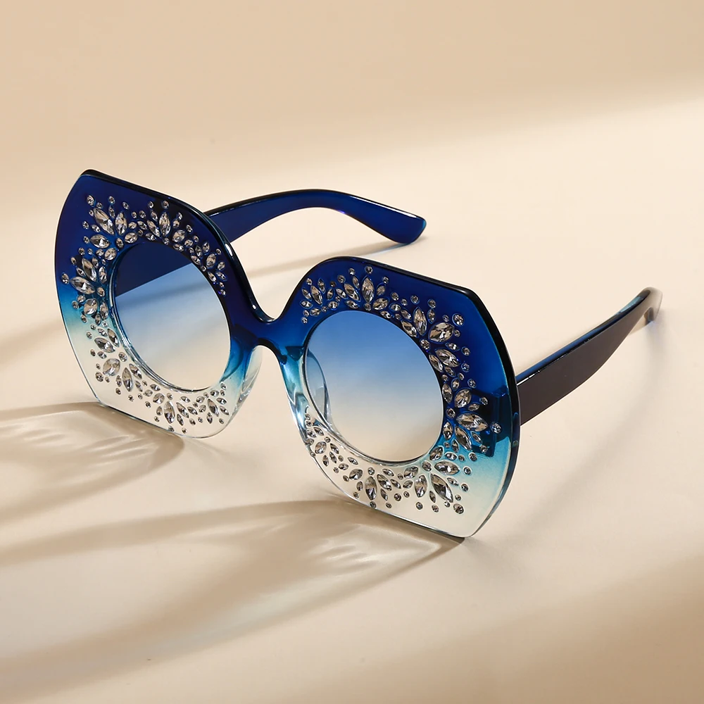 Square-Frame Sunglasses with a Bold and Unique Design, Decorated with Rhinestones, Unisex Style, Trendy Ins Style
Square-Frame Sunglasses with a Bold and Unique Design, Decorated with Rhinestones, Unisex Style, Trendy Ins Style