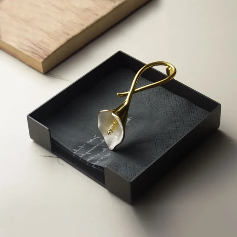 Light luxury modern restaurant hotel square calla lily tissue box storage commercial napkin holder, countertop ornament
Light luxury modern restaurant hotel square calla lily tissue box storage commercial napkin holder, countertop ornament