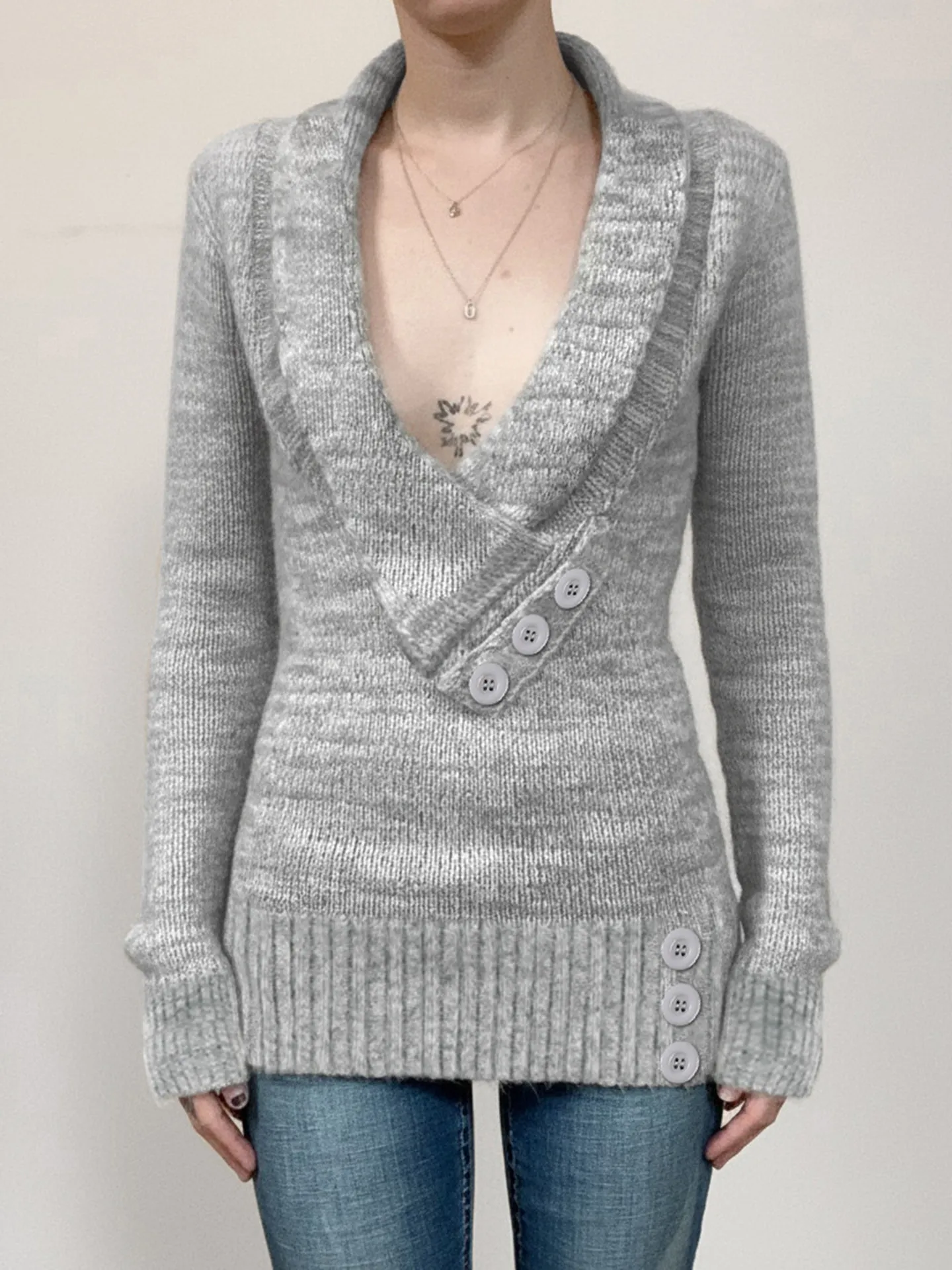 WEEKEEP Vintage V-neck Low-cut Button Decorated Long Sleeve Women's Sweater Slim Fit Waist-cinching Mid-length Top
WEEKEEP Vintage V-neck Low-cut Button Decorated Long Sleeve Women's Sweater Slim Fit Waist-cinching Mid-length Top