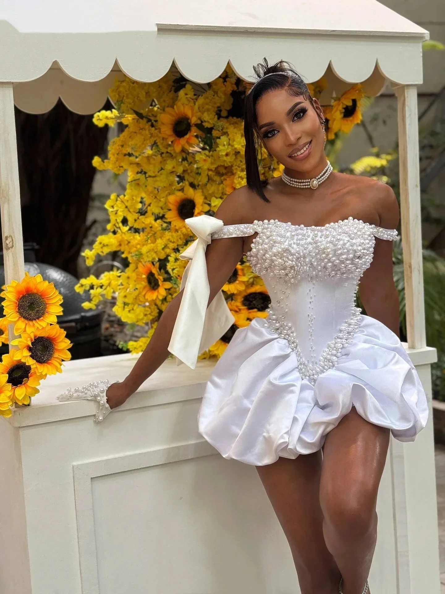 New Mini Short A-Line Pearl Fold Cocktail Ball Dress Sexy Off Shoulder Waist Black Girl Formal Wedding Party Dress Customized
New Mini Short A-Line Pearl Fold Cocktail Ball Dress Sexy Off Shoulder Waist Black Girl Formal Wedding Party Dress Customized
